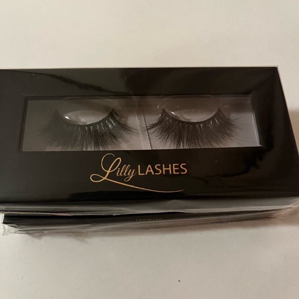 Lilly Lashes Dramatic Black Eyelashes